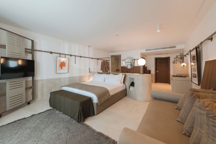 Room 15 of 115