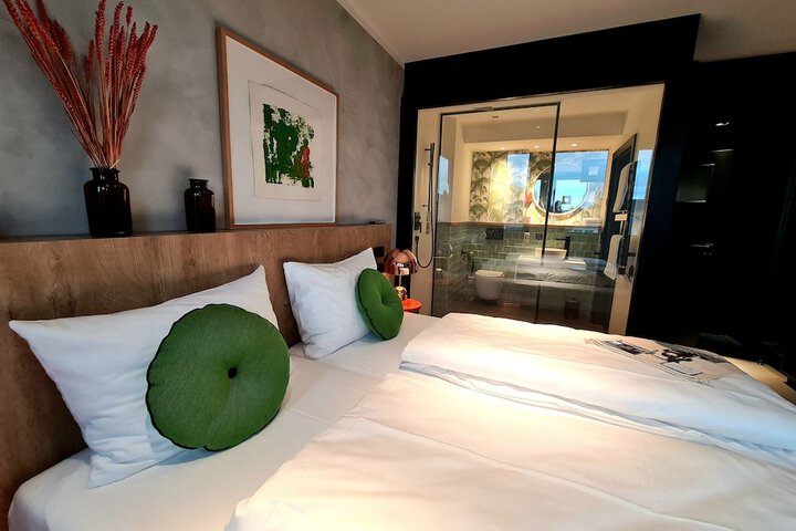 Room 17 of 61