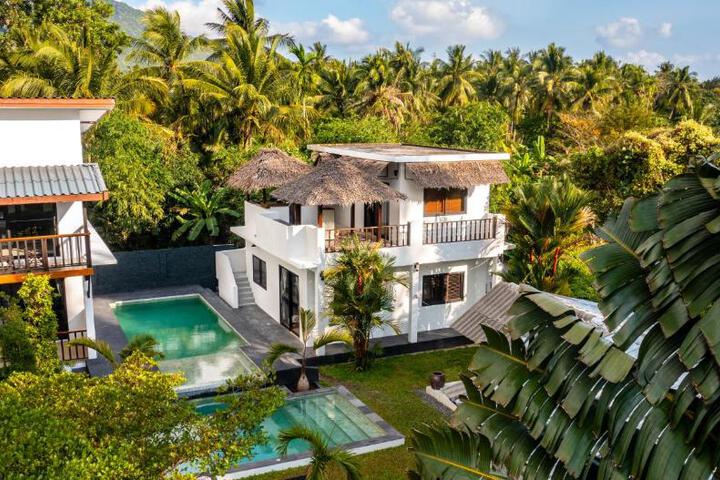 Aqua Suites