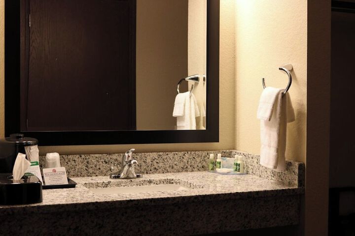Single King Suite (1 of 8)