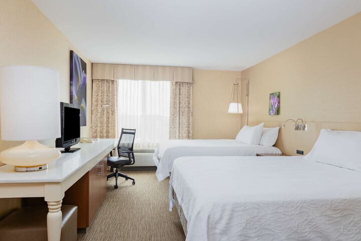 2 Queen Beds (11 of 14)