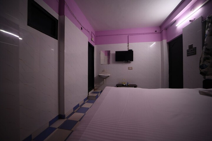 Room 11 of 27