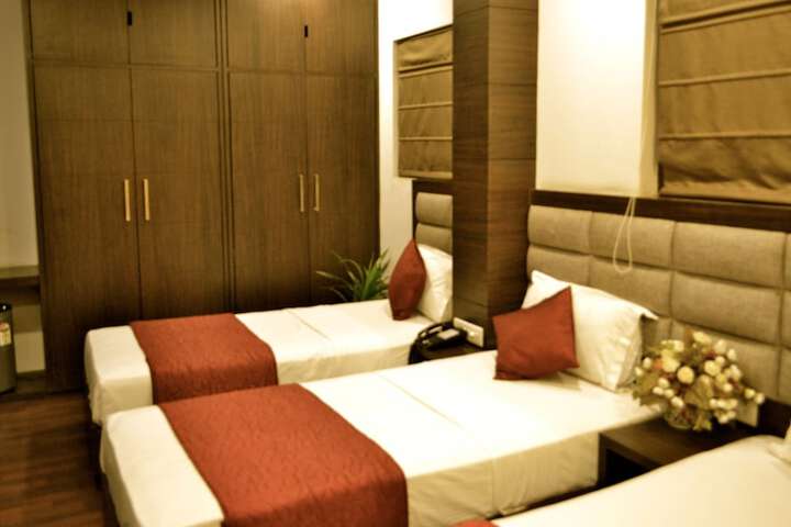 Room 2 of 63