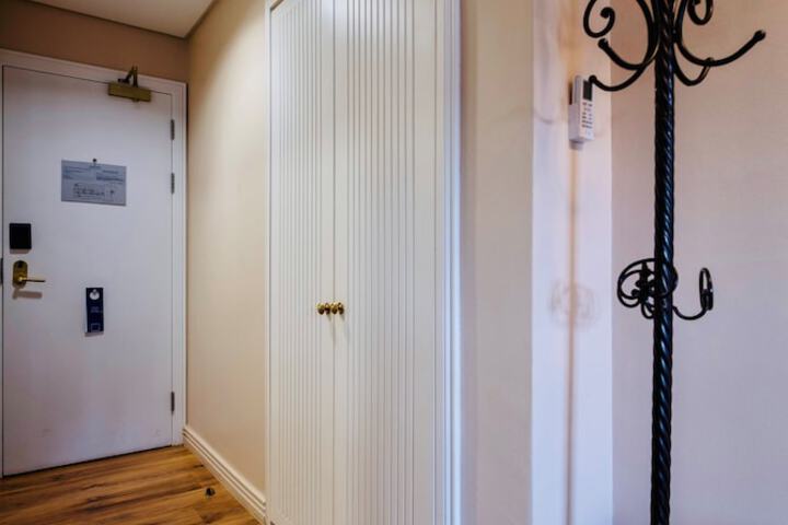 Room 8 of 50