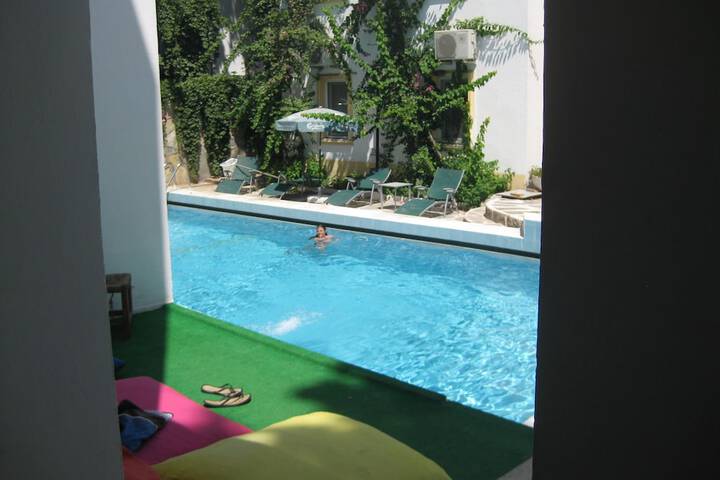 Pool 8 of 21
