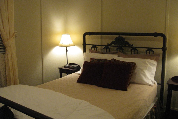Room 7 of 16