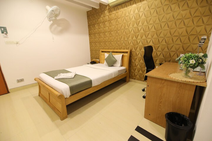 Room 15 of 31
