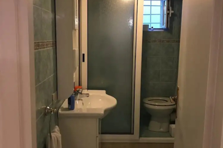 Room 8 of 16