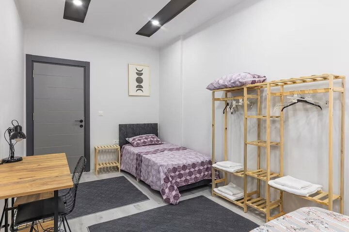 Room 29 of 293