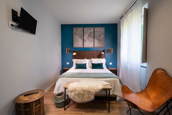Room 4 of 36