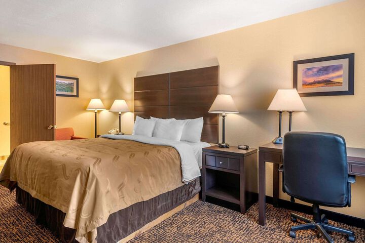 Room 6 of 38