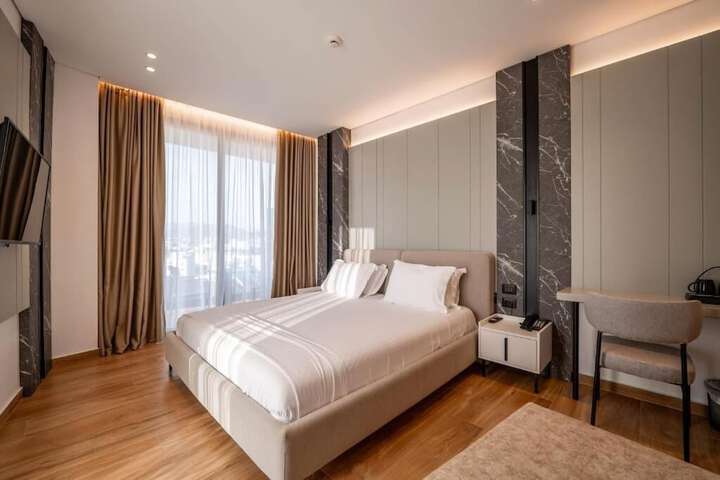 Room 37 of 80