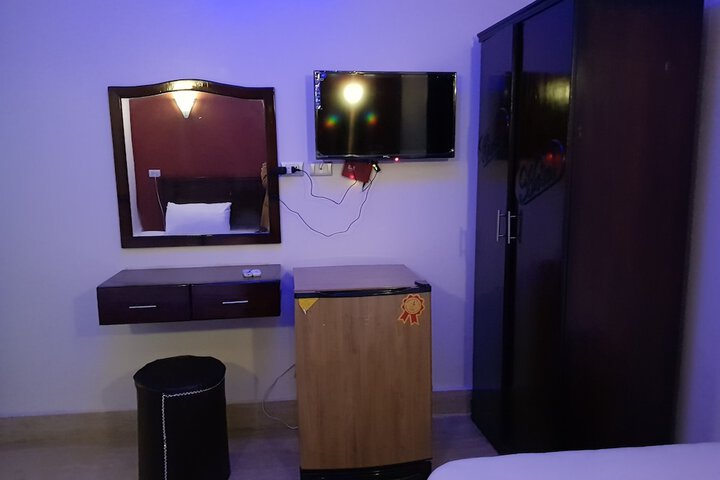 Room 21 of 38