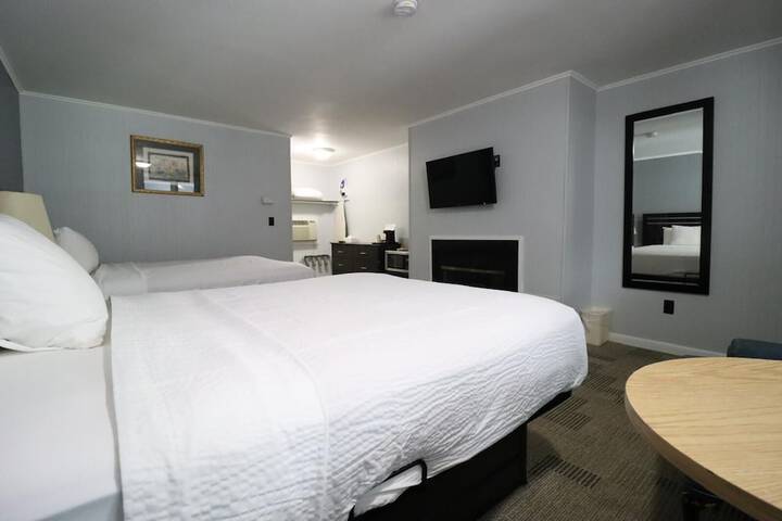 2 Queen Beds Upper Floor (12 of 16)