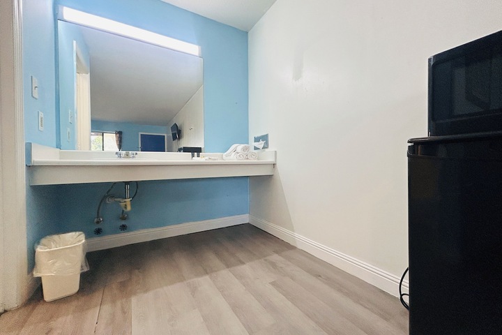 Room 30 of 33