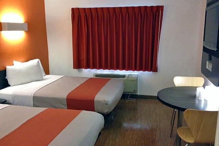 2 Double Beds (3 of 7)