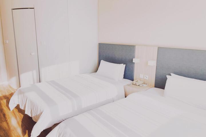 Room 3 of 15