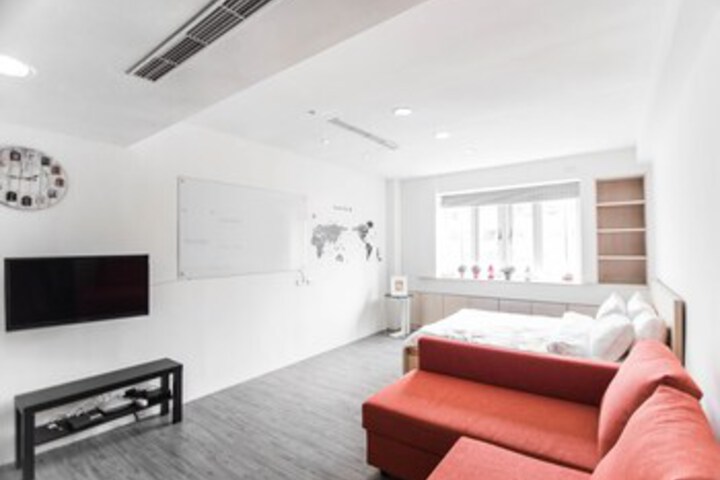 Room 13 of 23