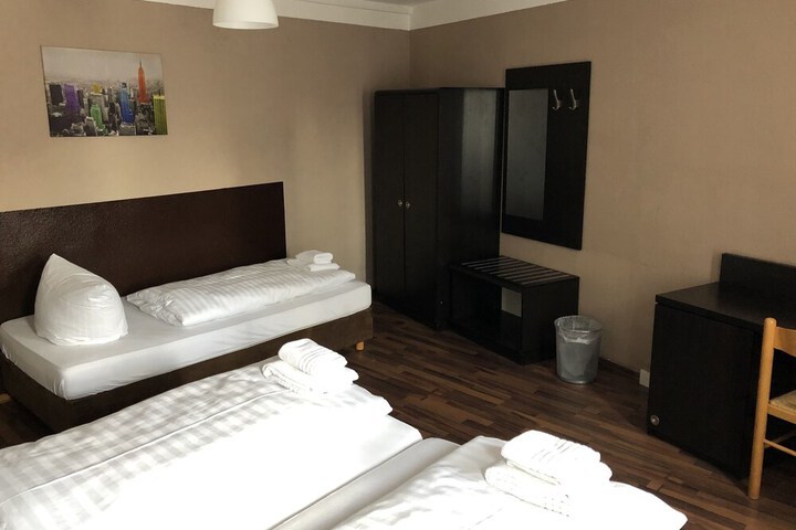 Room 17 of 37