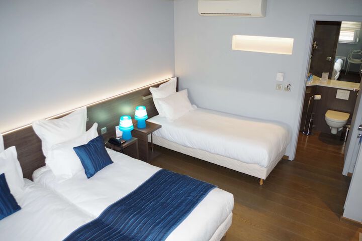 Room 52 of 139