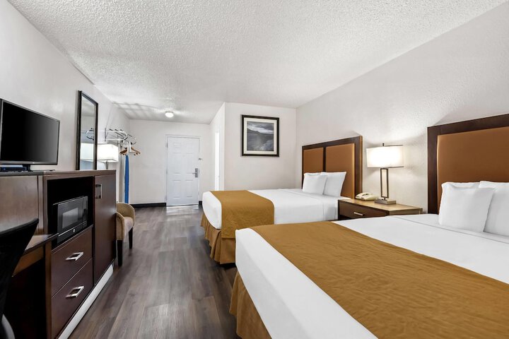 Room 7 of 33