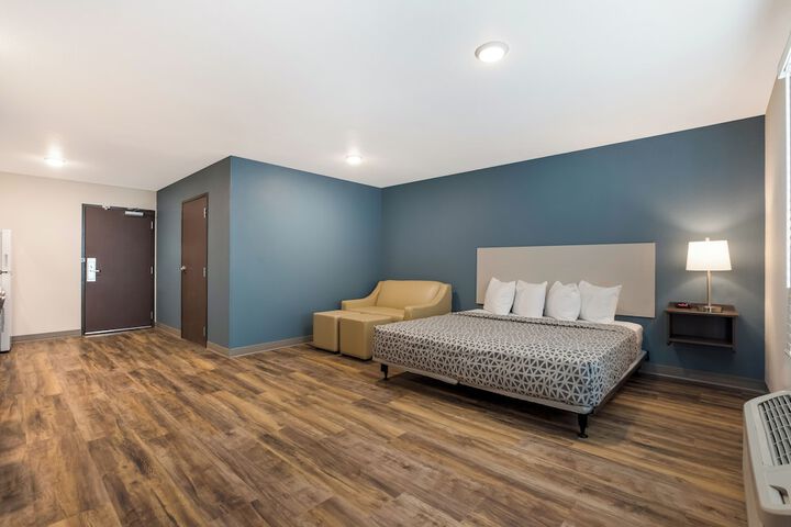 1 King Bed Accessible (4 of 16)
