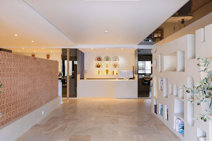 Entrance & Lobby