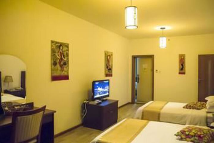 Room 13 of 40