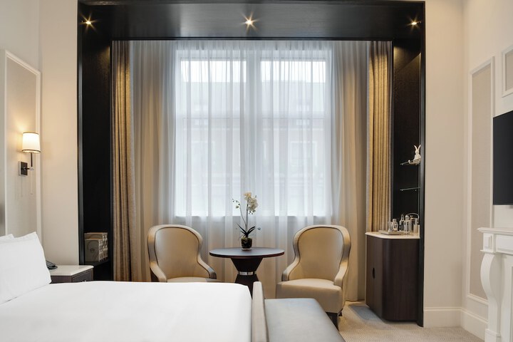 Room 4 of 188