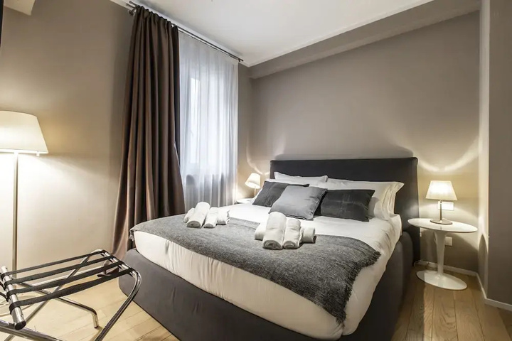 Room 6 of 18