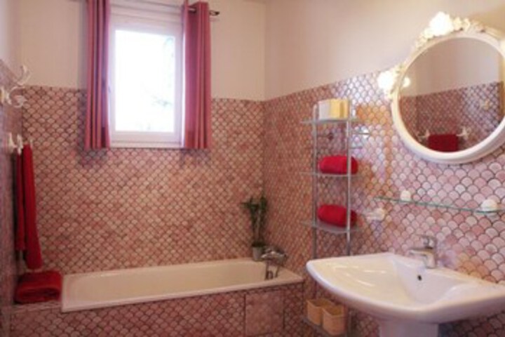 Room 4 of 24