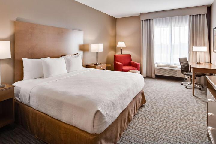 1 King Bed Microwave and Refrigerator WiFi Full Breakfast (3 of 19)