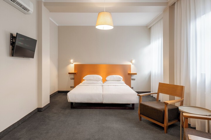 Room 18 of 42