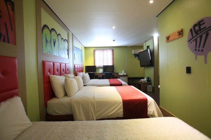 Room 13 of 26