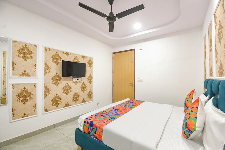 Room 12 of 32