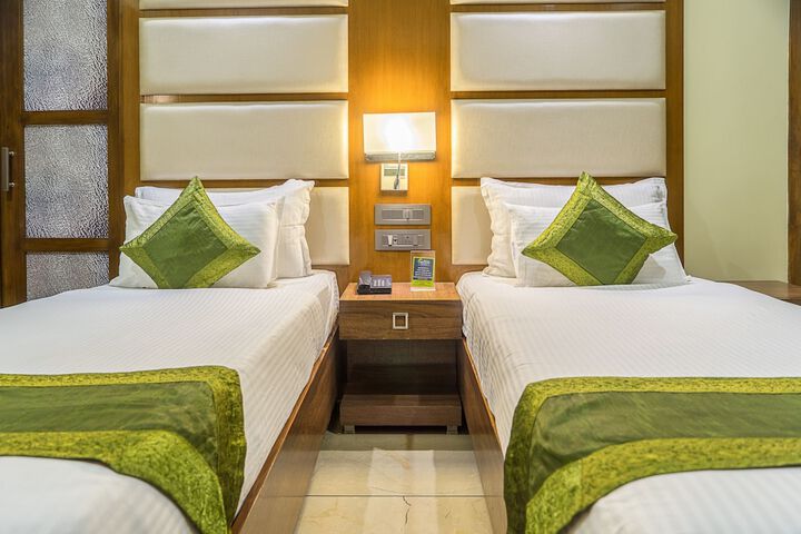 Room 16 of 36