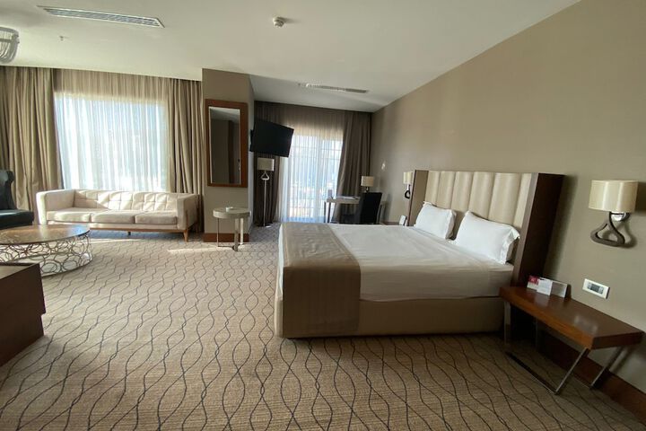 Room 10 of 31