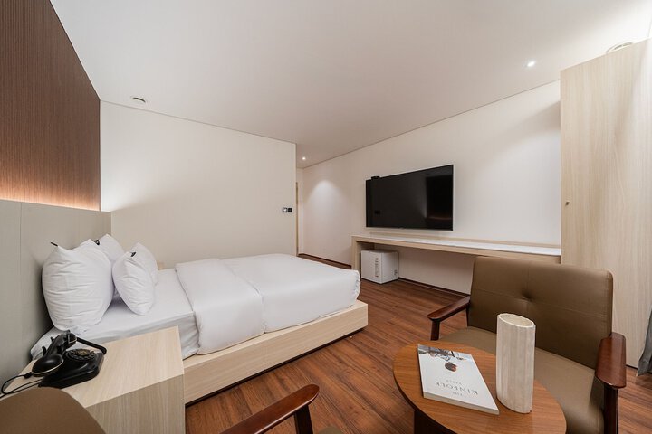 Room 10 of 104