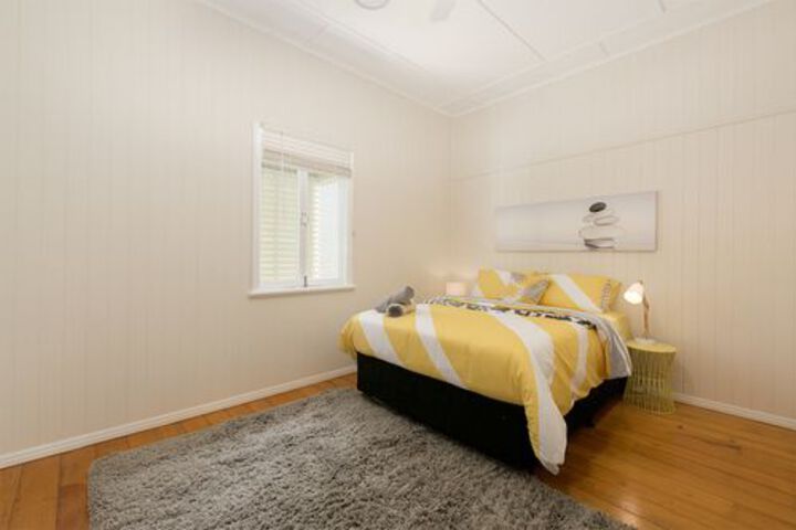Room 6 of 12