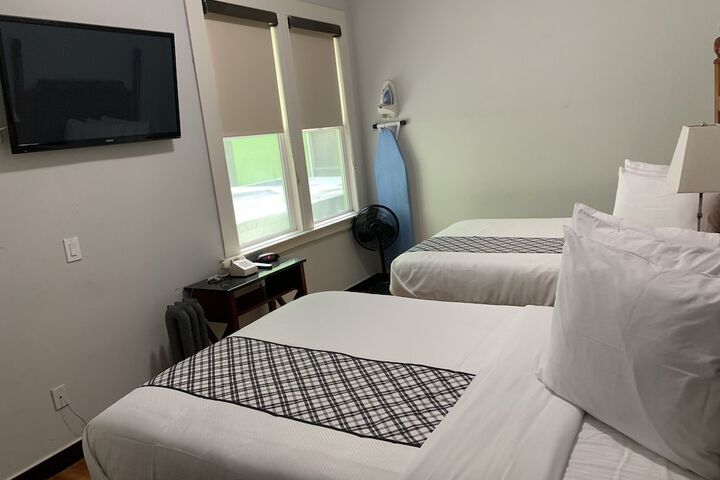 Double Bed Shared Bathroom (3 of 4)