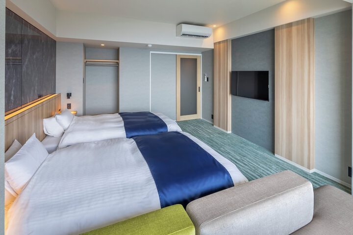 Room 16 of 104