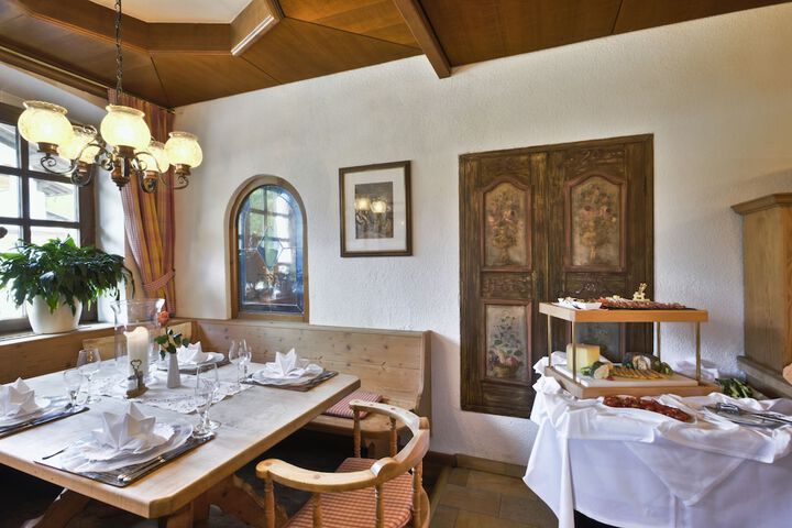 Dining 41 of 57