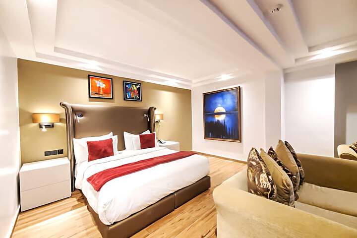 Room 26 of 82