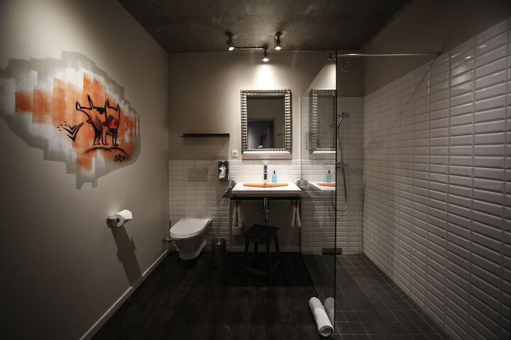 Room 22 of 49