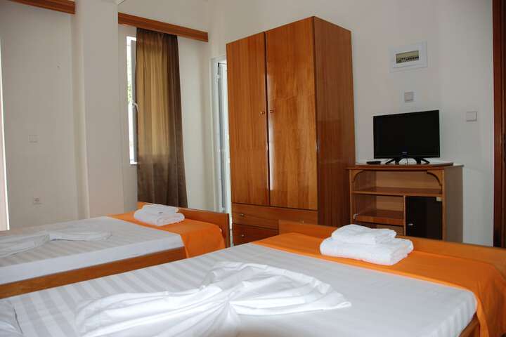 Room 33 of 74