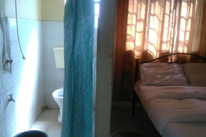 Room 6 of 17