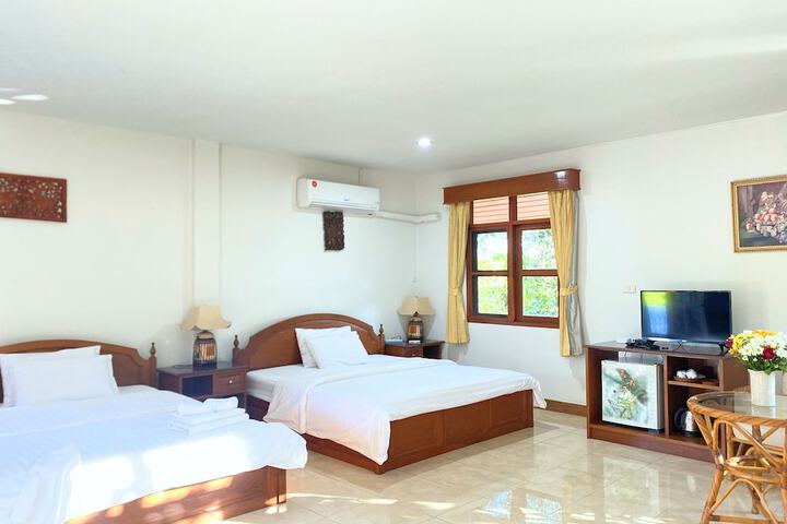 Room 2 of 10