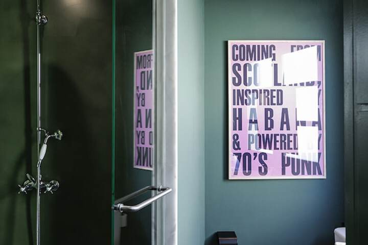 Room 21 of 40