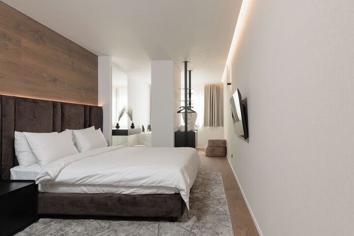 Room 9 of 16