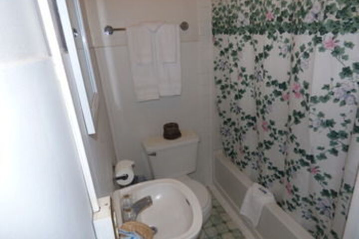 Room 6 of 35